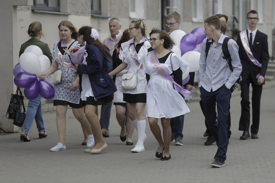 Последний звонок прозвенел для выпускников псковских школ