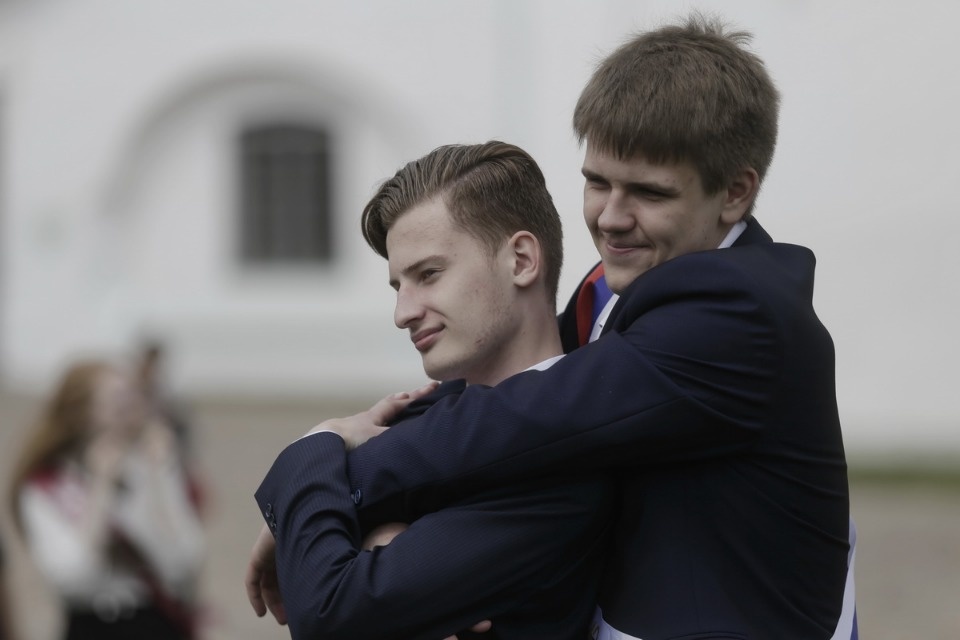 Последний звонок прозвенел для выпускников псковских школ