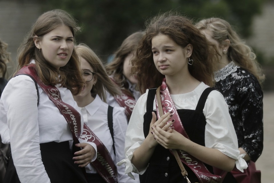 Последний звонок прозвенел для выпускников псковских школ
