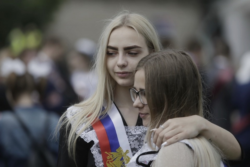 Последний звонок прозвенел для выпускников псковских школ