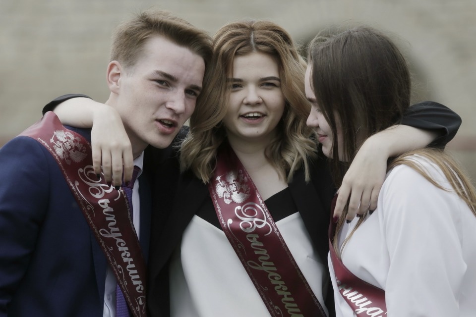 Последний звонок прозвенел для выпускников псковских школ