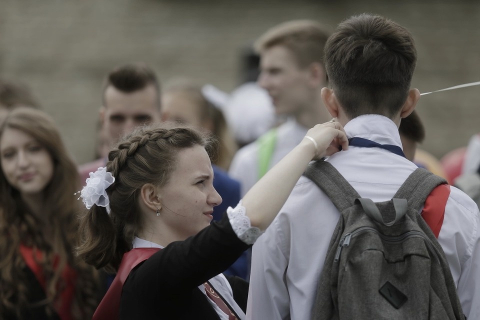 Последний звонок прозвенел для выпускников псковских школ