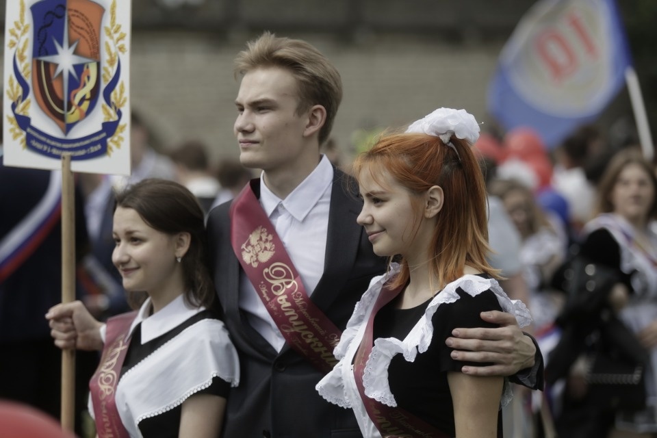 Последний звонок прозвенел для выпускников псковских школ