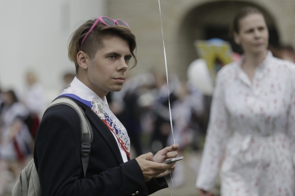 Последний звонок прозвенел для выпускников псковских школ