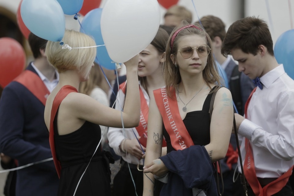 Последний звонок прозвенел для выпускников псковских школ