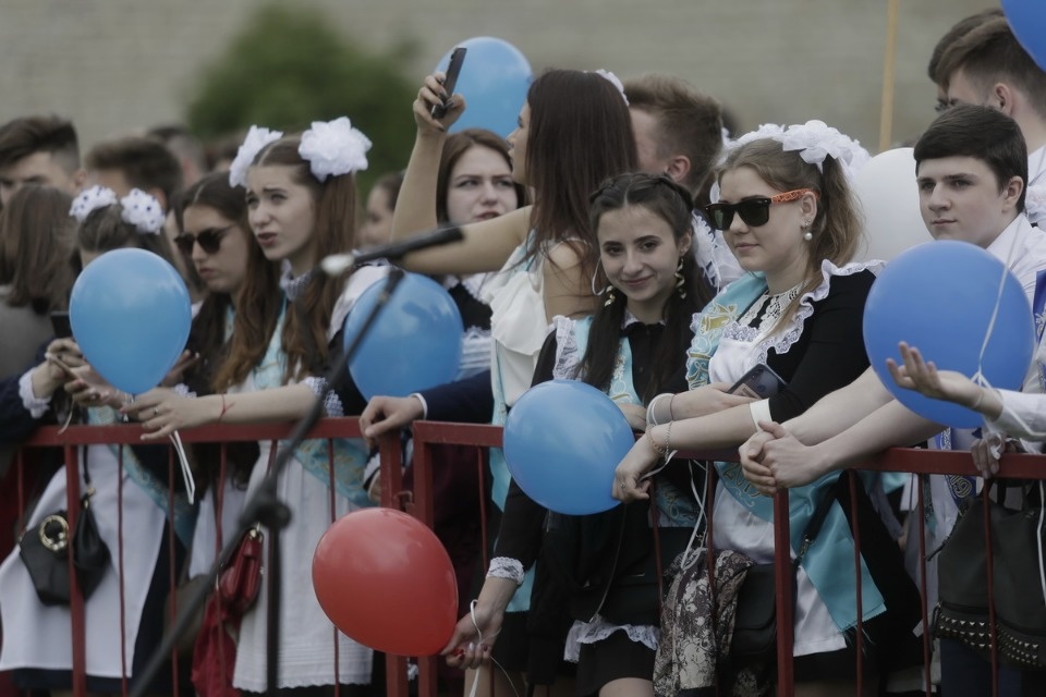 Последний звонок прозвенел для выпускников псковских школ