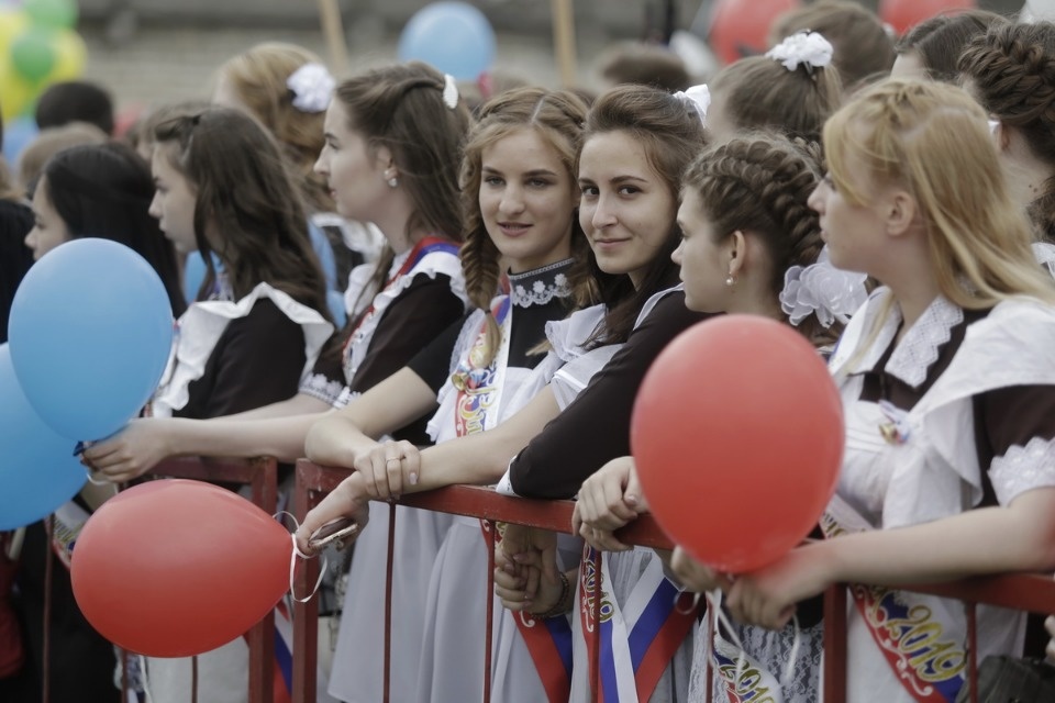 Последний звонок прозвенел для выпускников псковских школ