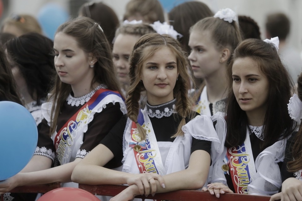 Последний звонок прозвенел для выпускников псковских школ