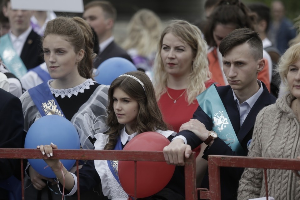 Последний звонок прозвенел для выпускников псковских школ