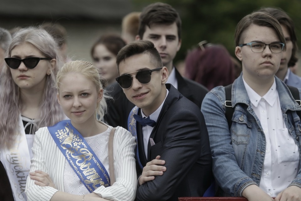 Последний звонок прозвенел для выпускников псковских школ