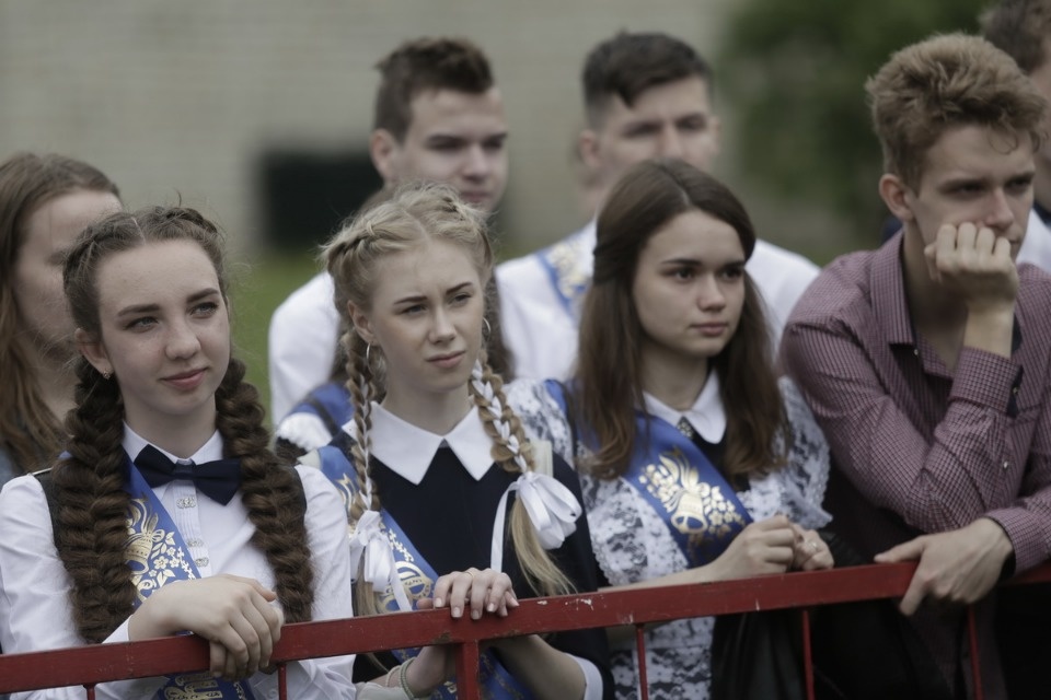 Последний звонок прозвенел для выпускников псковских школ