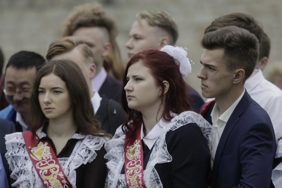Последний звонок прозвенел для выпускников псковских школ