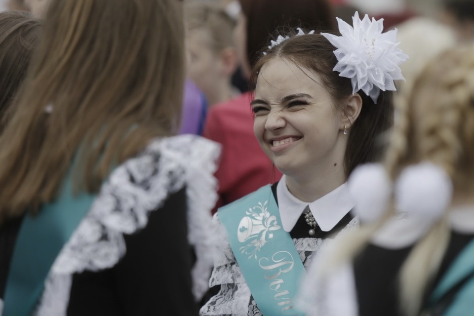 Последний звонок прозвенел для выпускников псковских школ