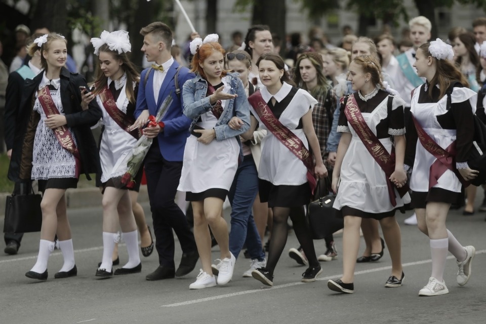 Последний звонок прозвенел для выпускников псковских школ