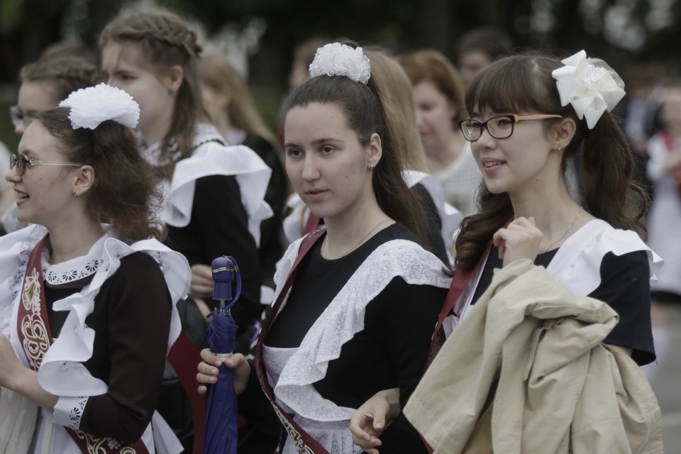 Последний звонок прозвенел для выпускников псковских школ