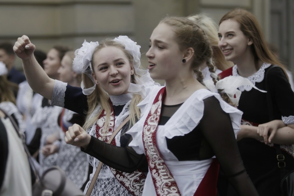 Последний звонок прозвенел для выпускников псковских школ