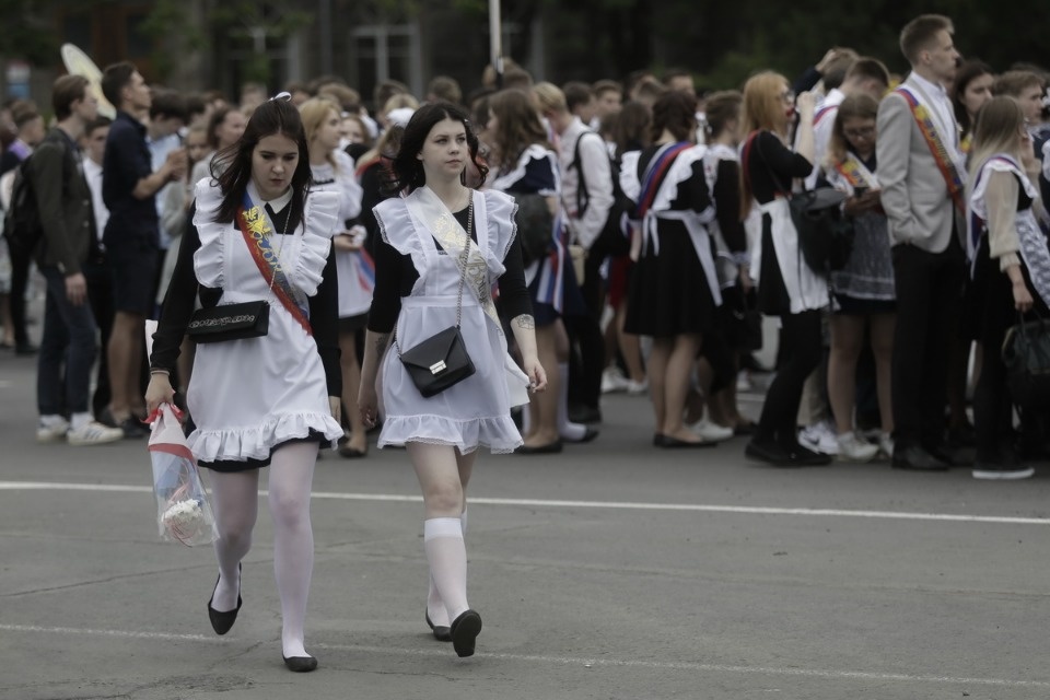 Последний звонок прозвенел для выпускников псковских школ