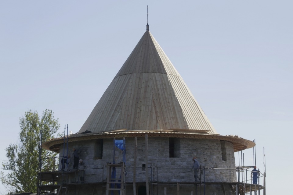 Из камня и стекла Из камня и стекла