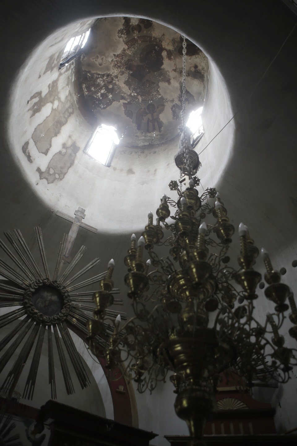 Молния уничтожила купол церкви в Камно