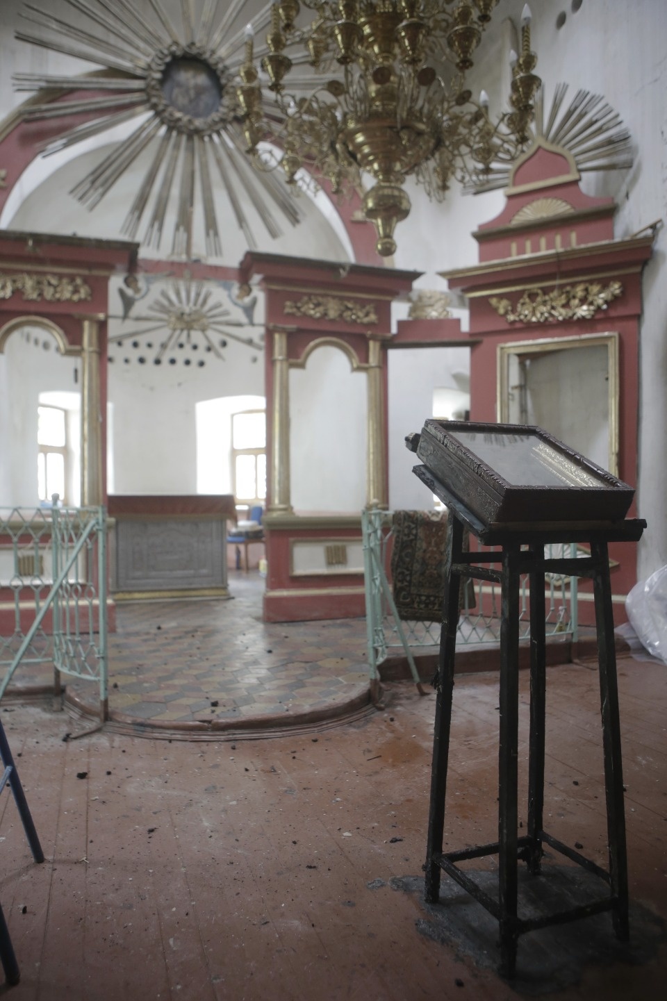 Молния уничтожила купол церкви в Камно