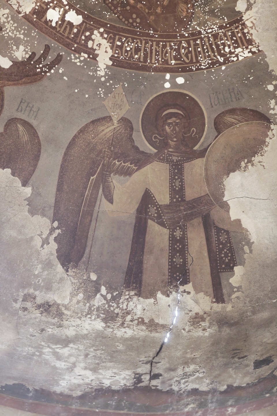 Молния уничтожила купол церкви в Камно