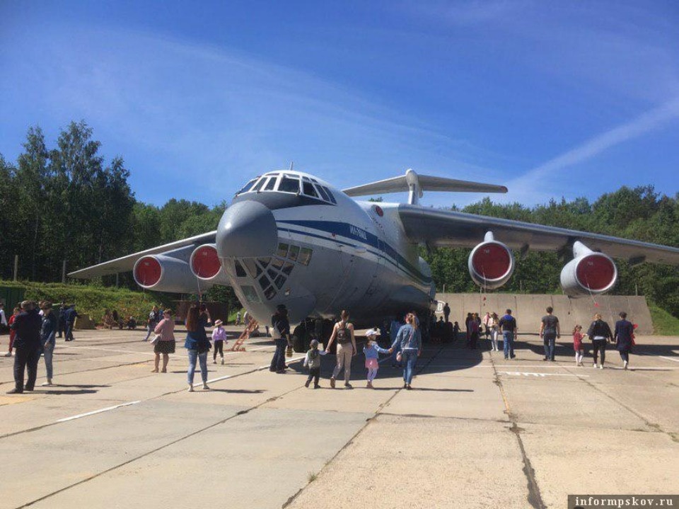 В Пскове проходит праздник в честь 75-летия 334-го военно-транспортного Берлинского авиаполка