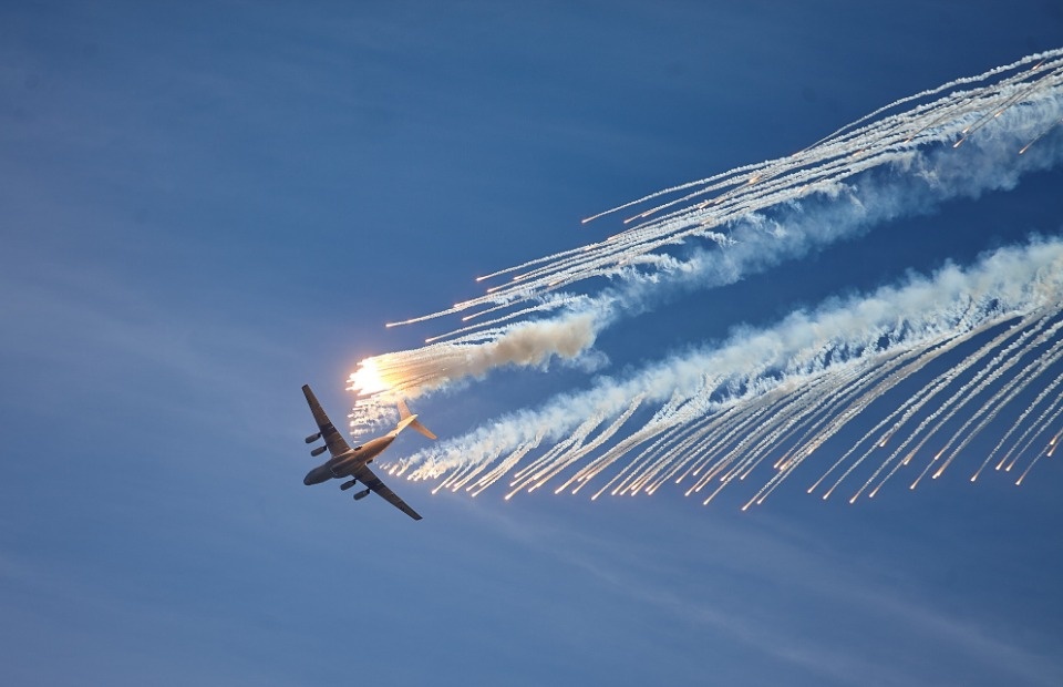 Псковичи отпраздновали 75-летие 334-го военно-транспортного Берлинского авиаполка Псковичи отпраздновали 75-летие 334-го военно-транспортного Берлинского авиаполка