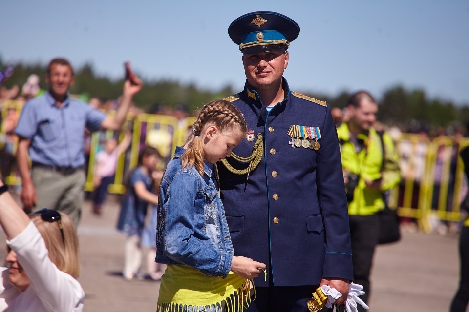 Псковичи отпраздновали 75-летие 334-го военно-транспортного Берлинского авиаполка Псковичи отпраздновали 75-летие 334-го военно-транспортного Берлинского авиаполка