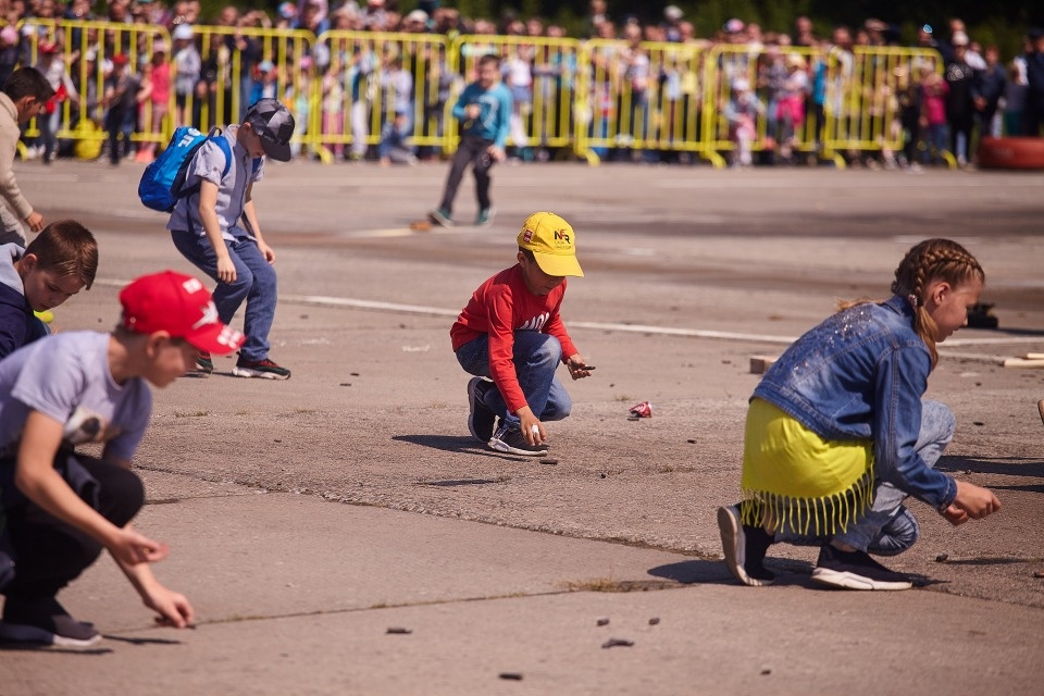 Псковичи отпраздновали 75-летие 334-го военно-транспортного Берлинского авиаполка Псковичи отпраздновали 75-летие 334-го военно-транспортного Берлинского авиаполка