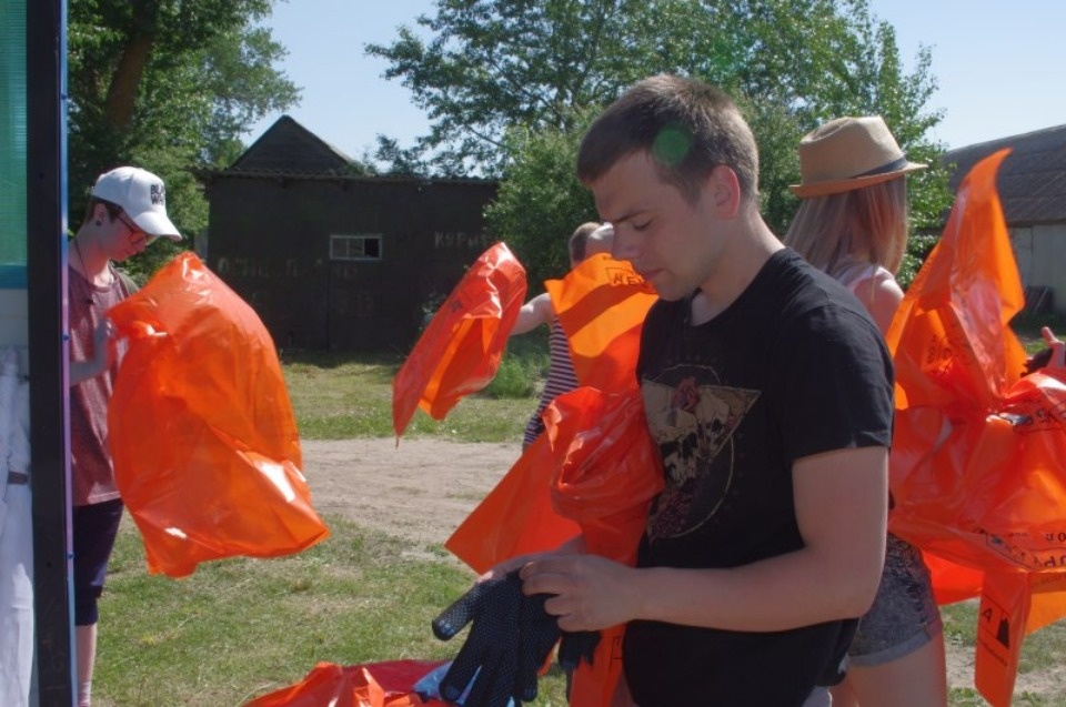 Волонтеры вновь чистили остров Залита от мусора