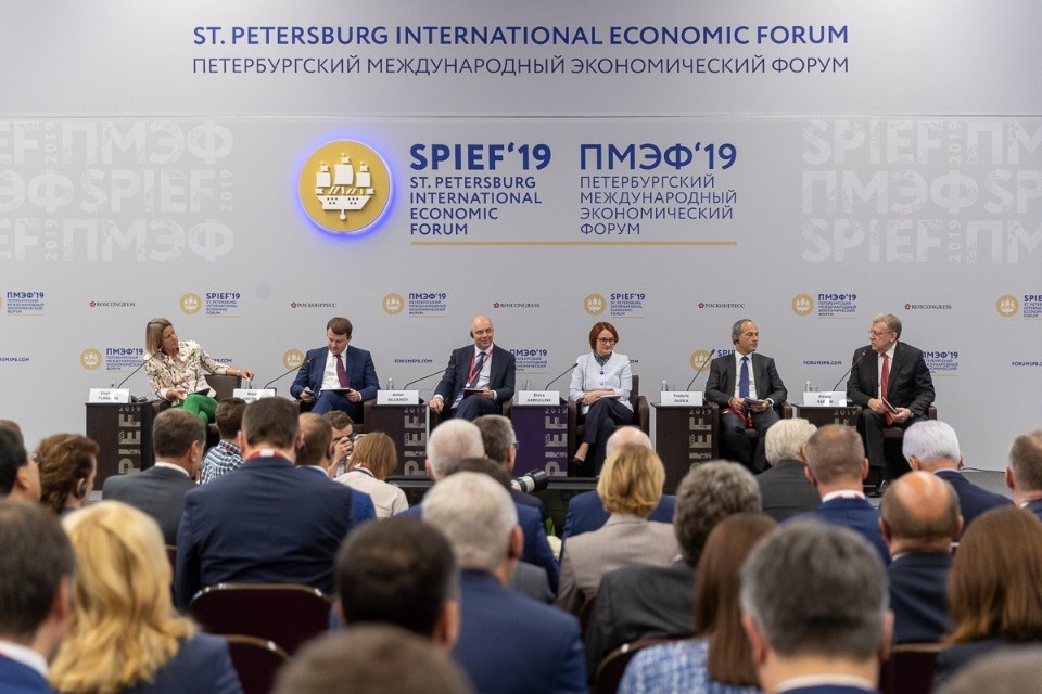Псковичи участвуют в Петербургском международном экономическом форуме