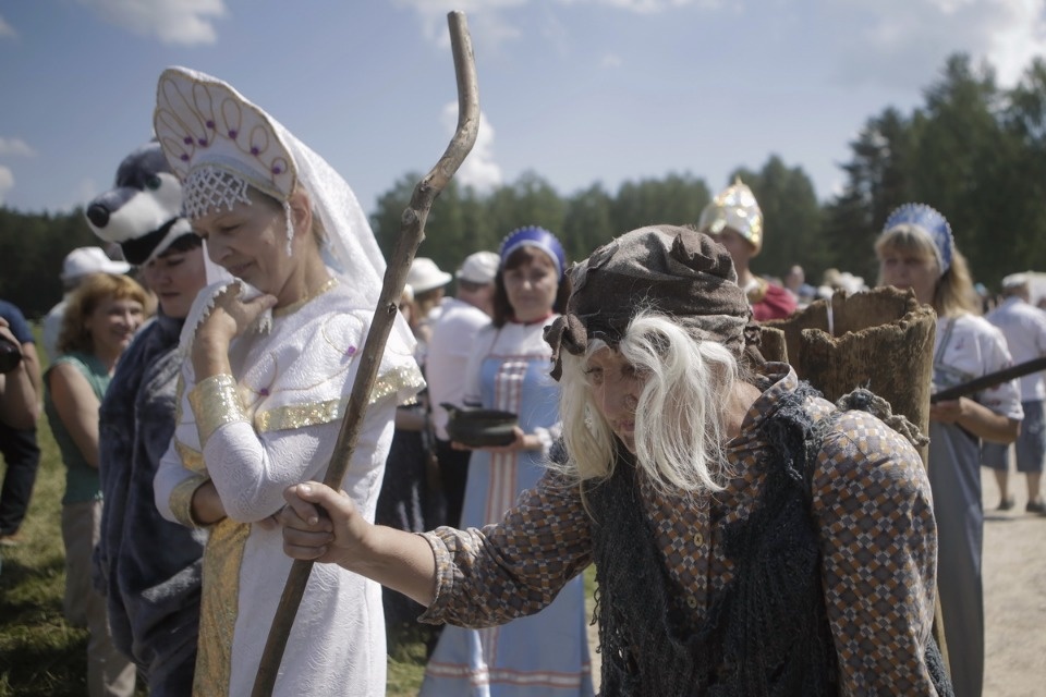 Народные гуляния в Дни пушкинской поэзии и русской культуры Народные гуляния в Дни пушкинской поэзии и русской культуры