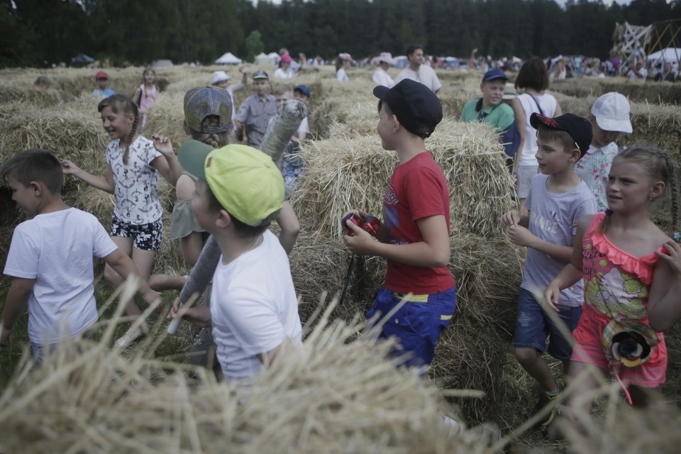 Народные гуляния в Дни пушкинской поэзии и русской культуры Народные гуляния в Дни пушкинской поэзии и русской культуры