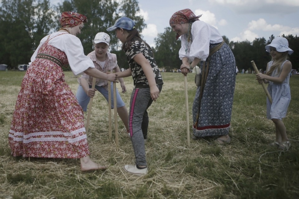 Народные гуляния в Дни пушкинской поэзии и русской культуры Народные гуляния в Дни пушкинской поэзии и русской культуры