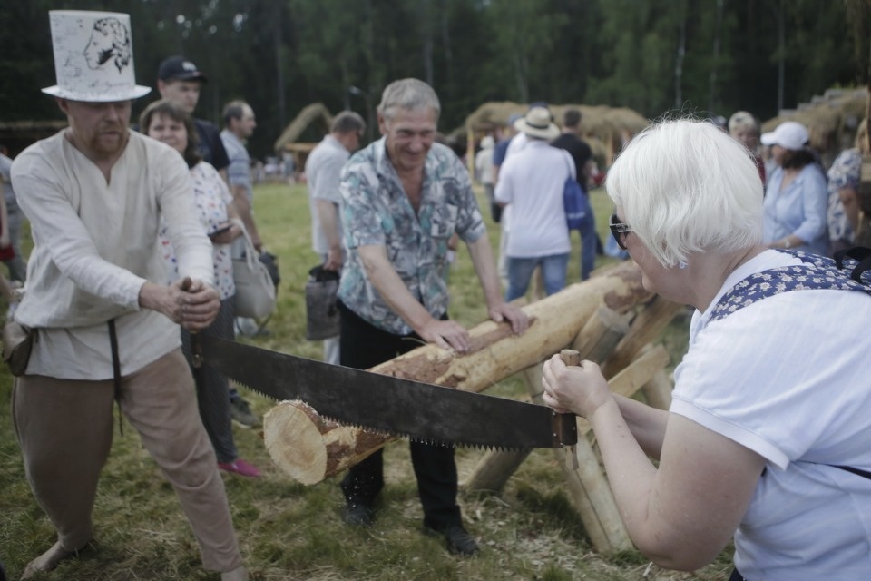 Народные гуляния в Дни пушкинской поэзии и русской культуры Народные гуляния в Дни пушкинской поэзии и русской культуры