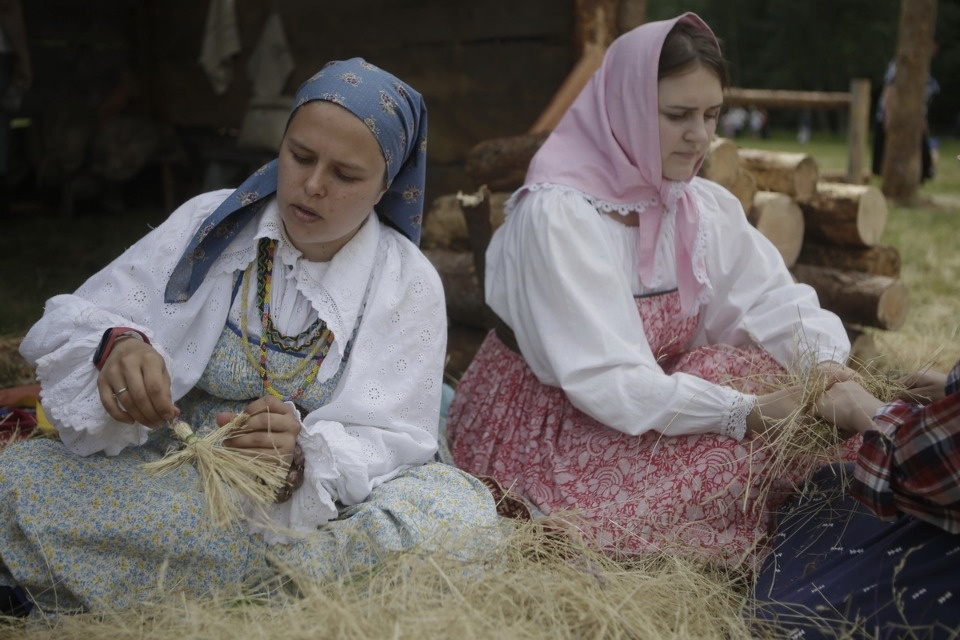 Народные гуляния в Дни пушкинской поэзии и русской культуры Народные гуляния в Дни пушкинской поэзии и русской культуры