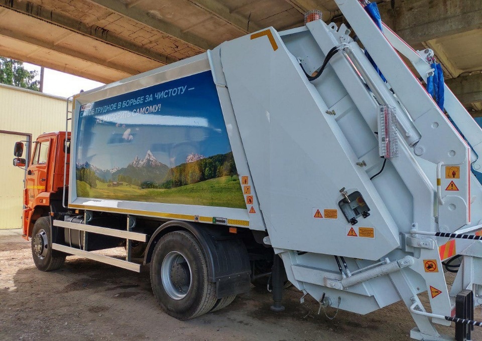 Вывозить отходы в Островском районе будут с помощью нового мусоровоза