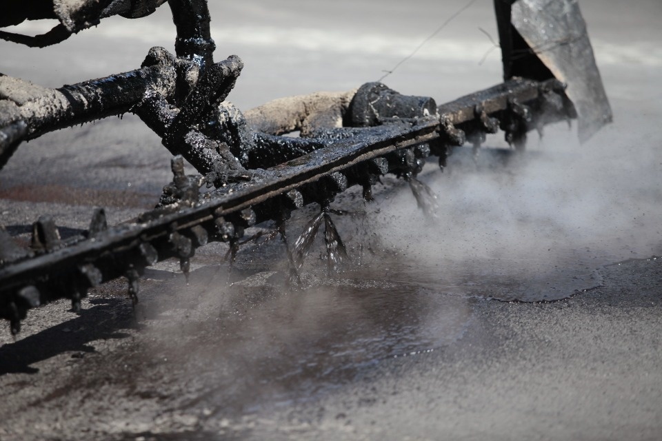 До завтрашнего утра на Ольгинском мосту в Пскове будут ремонтировать дорожное покрытие