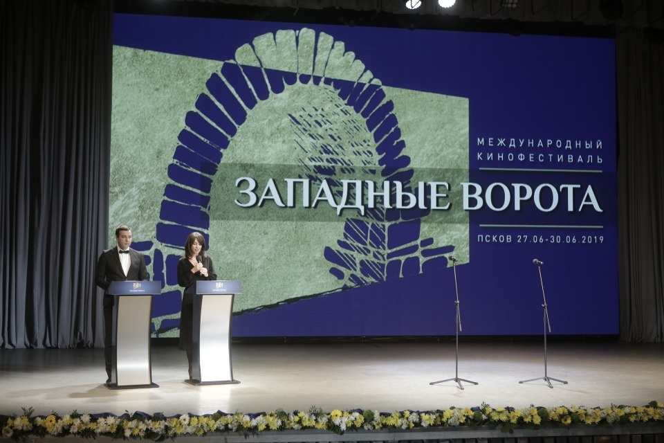 Красные дорожки, Ганза и кино: 28 июня в Пскове официально открыли фестиваль «Западные ворота»