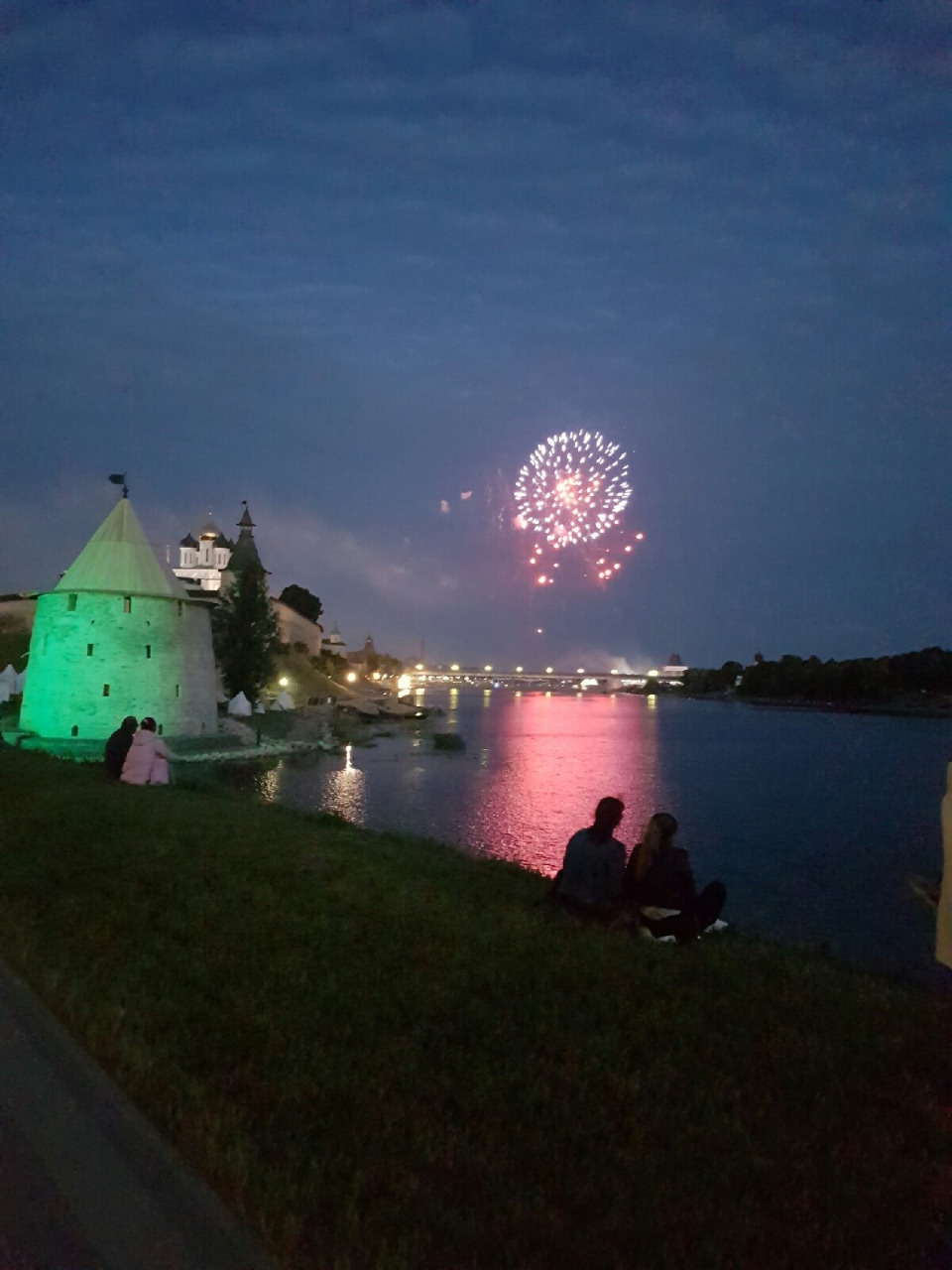 Ганзейский салют в Пскове длился больше 10 минут 