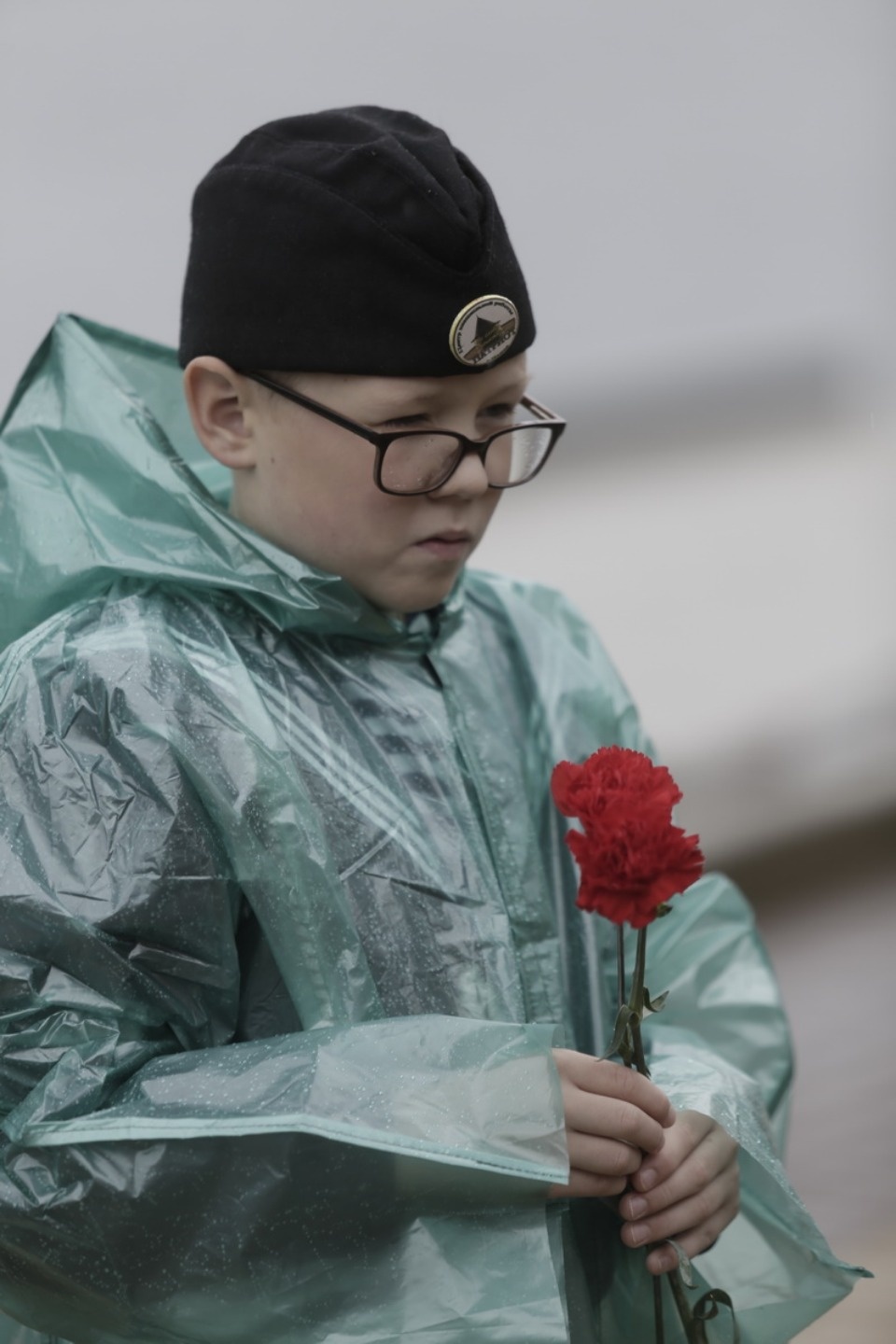 Возложение цветов в память о погибших моряках