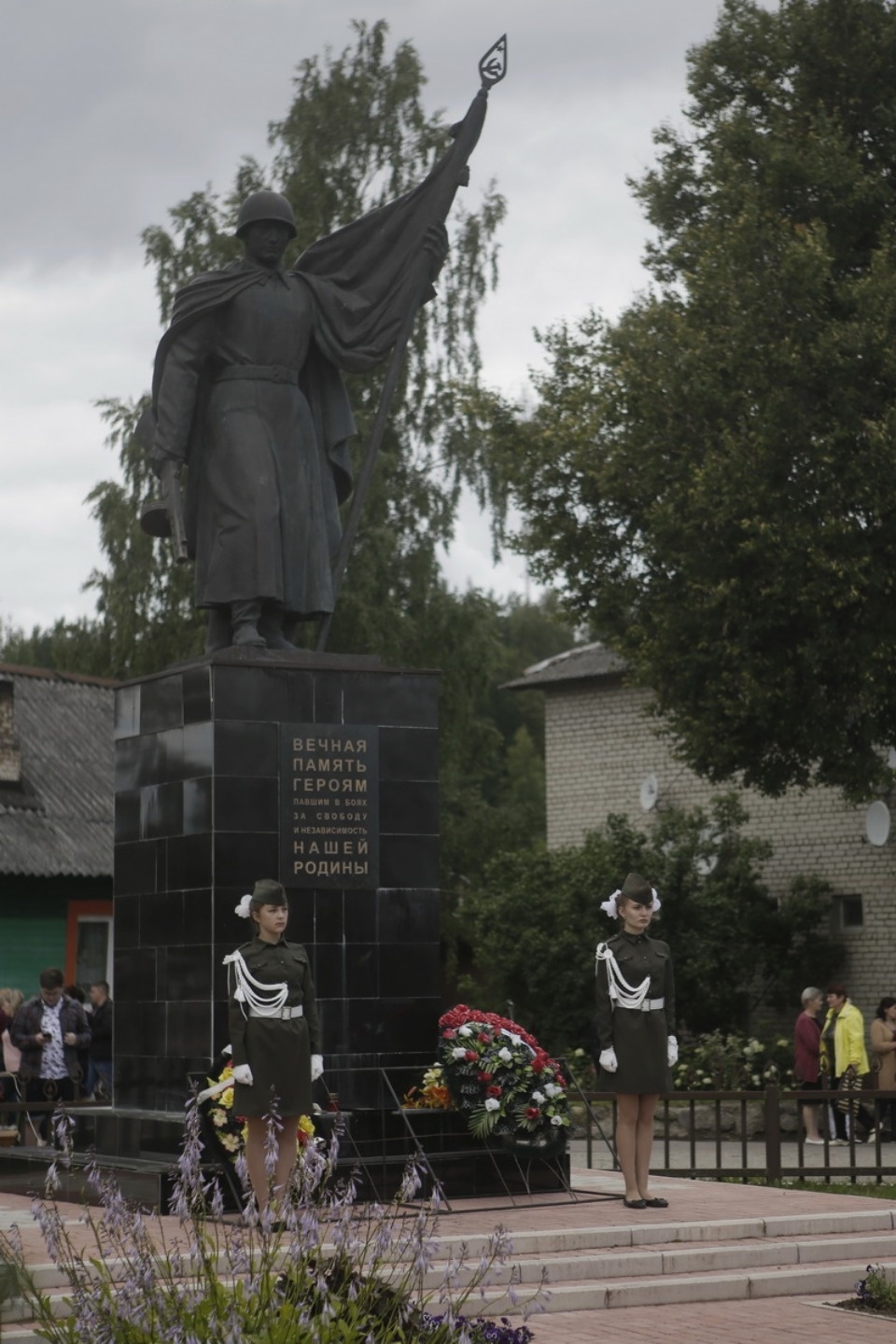 Жители Идрицы отмечают 75-летие освобождения поселка от фашистов