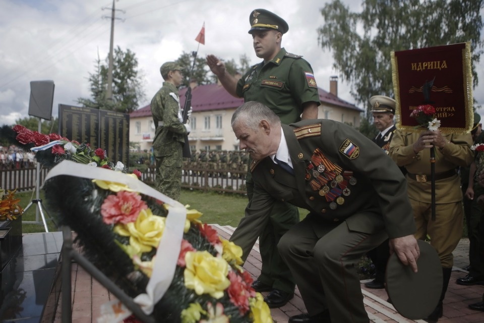 Жители Идрицы отмечают 75-летие освобождения поселка от фашистов