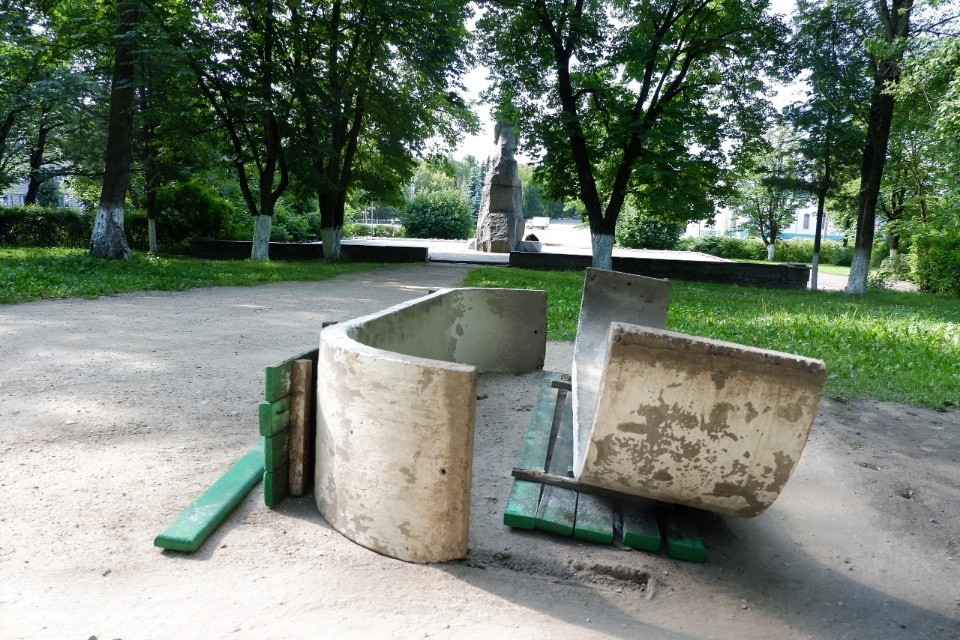 Вандалы снова разгромили центр Острова