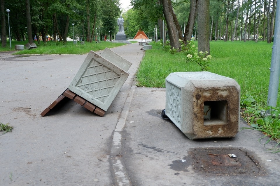 Вандалы снова разгромили центр Острова