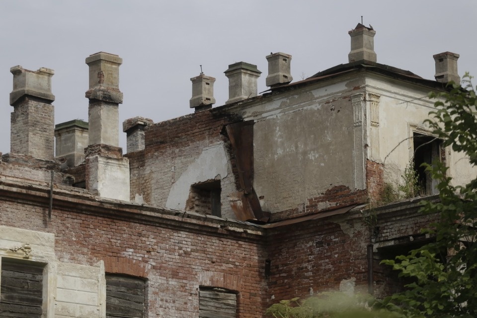 Волонтеры помогают сохранить усадьбу Волышово