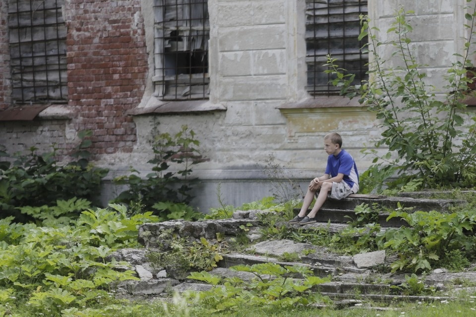 Волонтеры помогают сохранить усадьбу Волышово