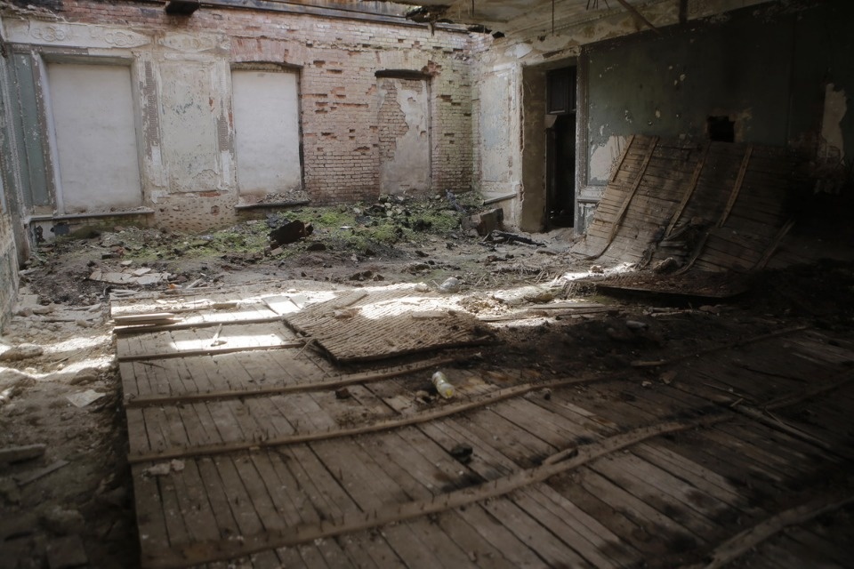 Волонтеры помогают сохранить усадьбу Волышово