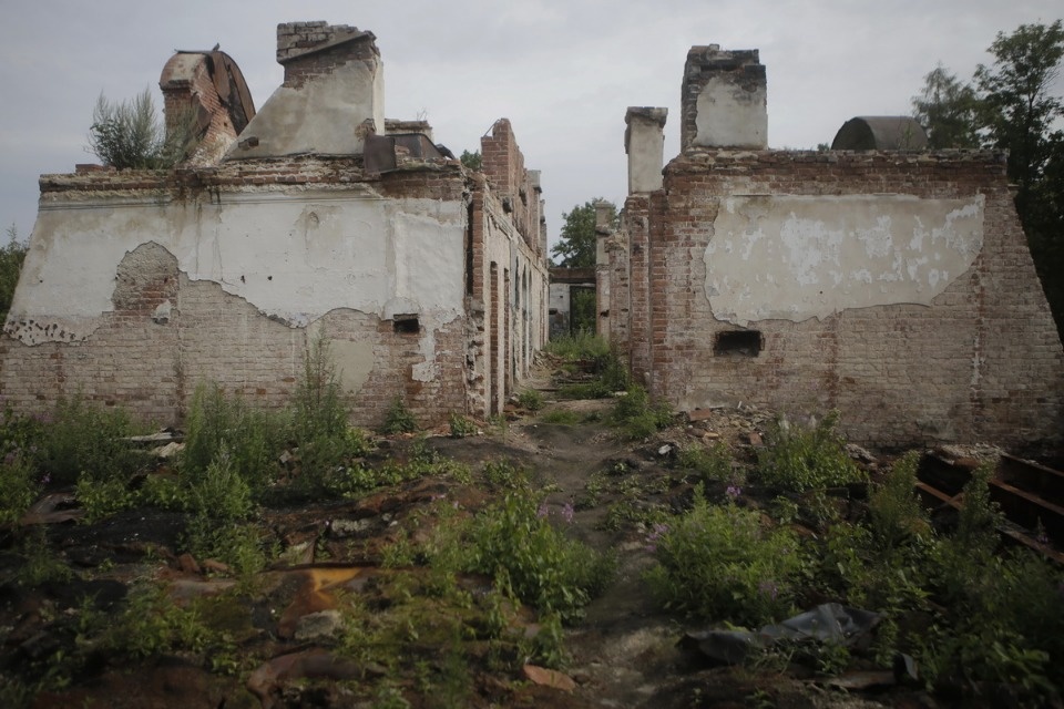 Волонтеры помогают сохранить усадьбу Волышово