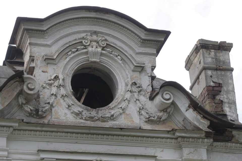 Волонтеры помогают сохранить усадьбу Волышово